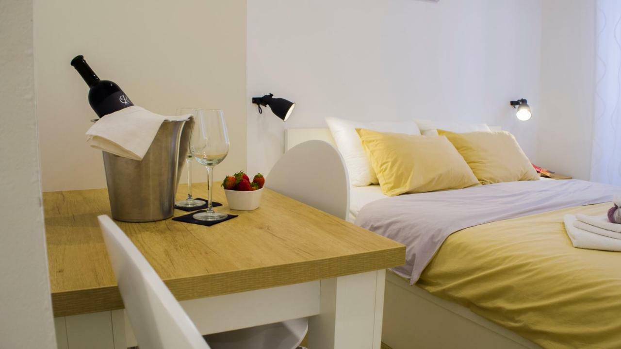 The Little Gem Bed and Breakfast Komiža Exterior foto