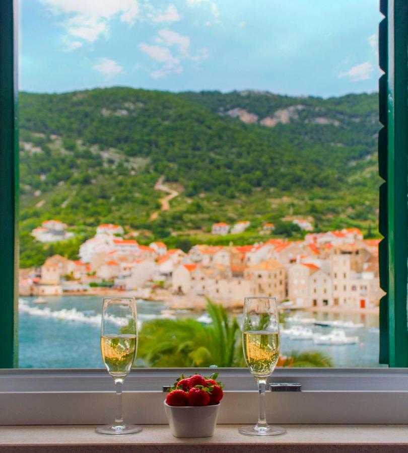 The Little Gem Bed and Breakfast Komiža Exterior foto